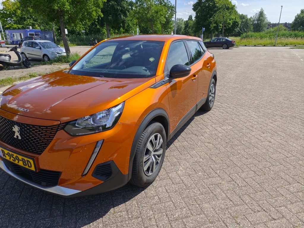 Peugeot E-2008