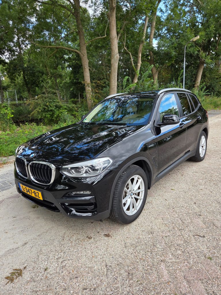 BMW X3 330e