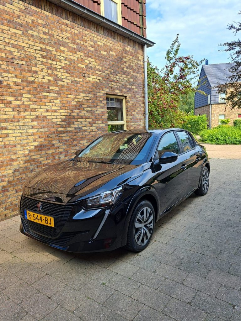 Peugeot e-208