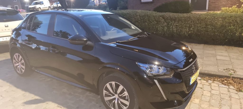 Peugeot e-208