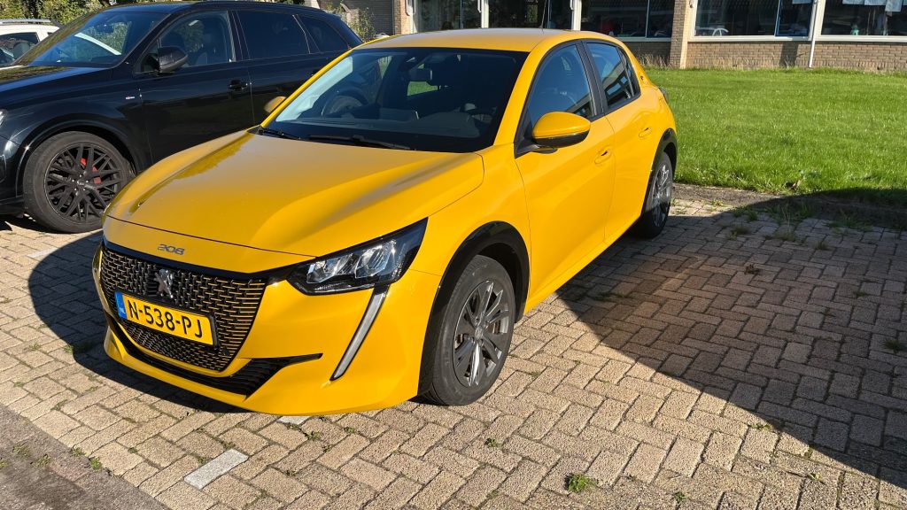 Peugeot E-208