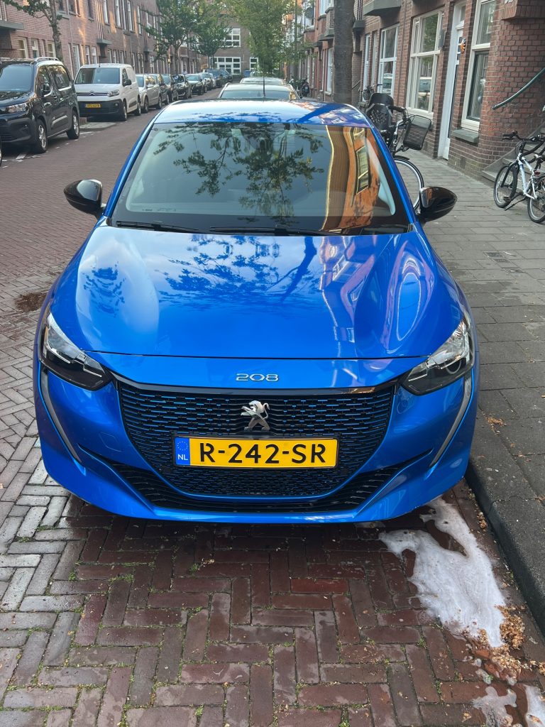 Peugeot E208