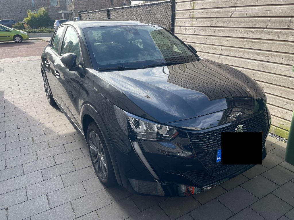 Peugeot e-208