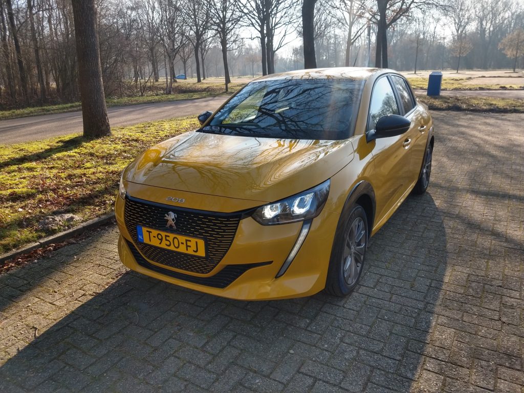 Peugeot e-208